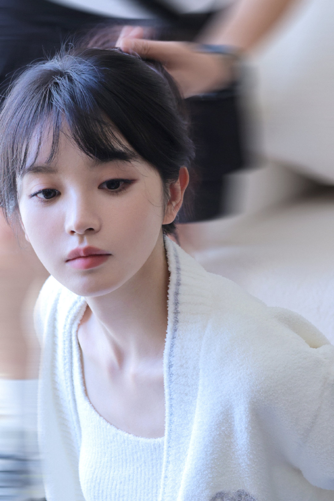 田曦薇：云朵缱绻似画，走入少女的白日梦境。#田曦薇#​