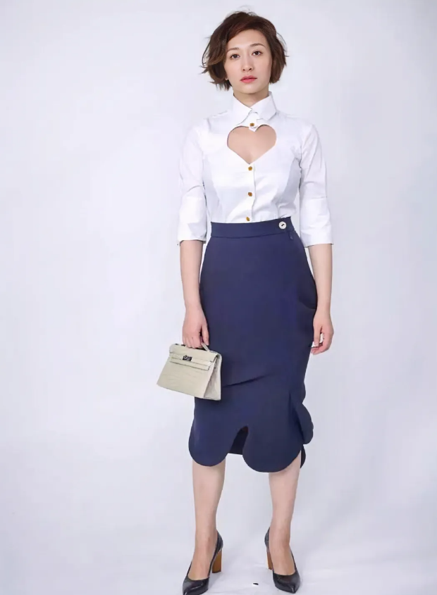 李小冉，168cm，白色衬衣好有设计感！