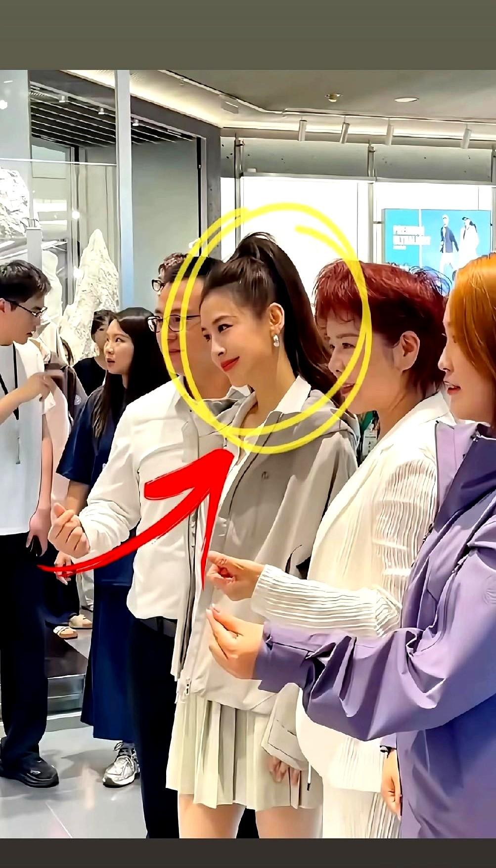 离开杨子后的黄圣依在发光！再也不用看杨子的脸色，天天直播带货，自己的事情自己做主