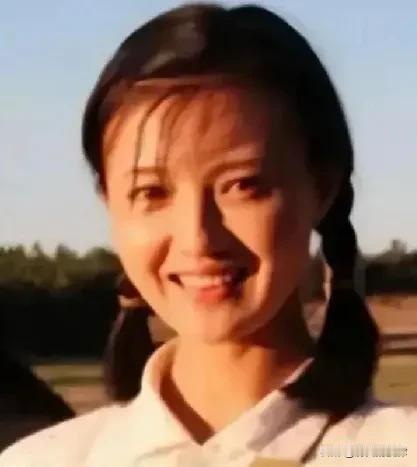 1976年女知青抱4岁遗孤返京，母亲当众怒骂，转头却红了眼眶护娃一生976