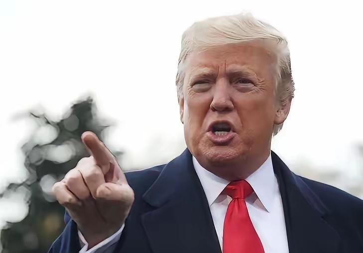 夜色沉沉，特朗普突然在社交平台连续抛出三条重磅言论。首先，他针对美国最高法院