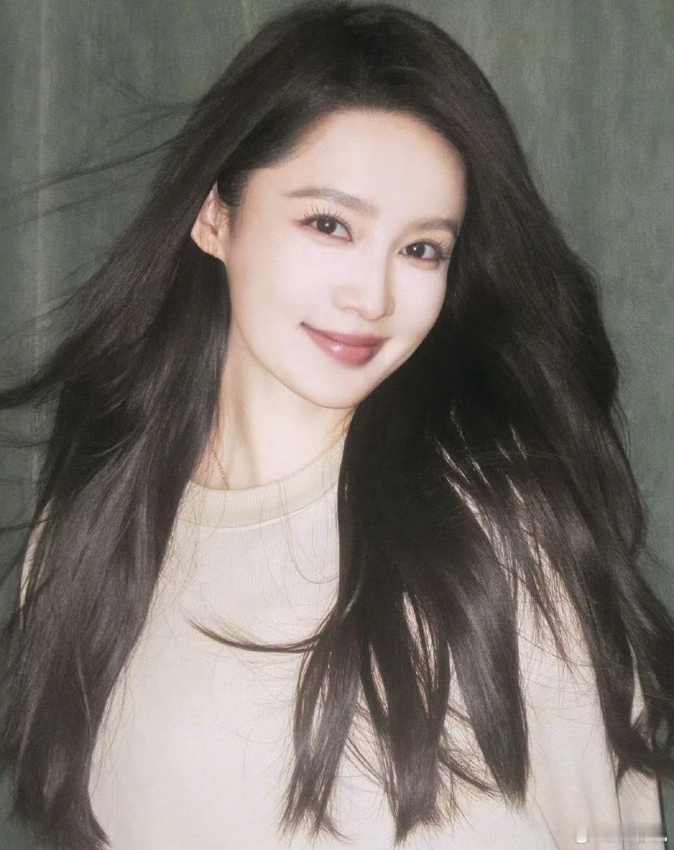 1.李沁收到过浪姐的邀约，她是学戏曲出身的，有功底，稍微去练练这唱跳能出彩儿，但