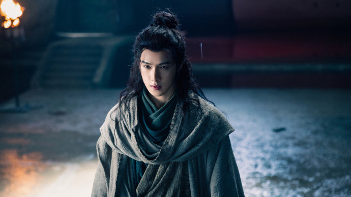 没人比李昀锐更懂睥睨还得是李昀锐！演上位者的睥睨感真的是独一份！笑脸爽冷笑更爽