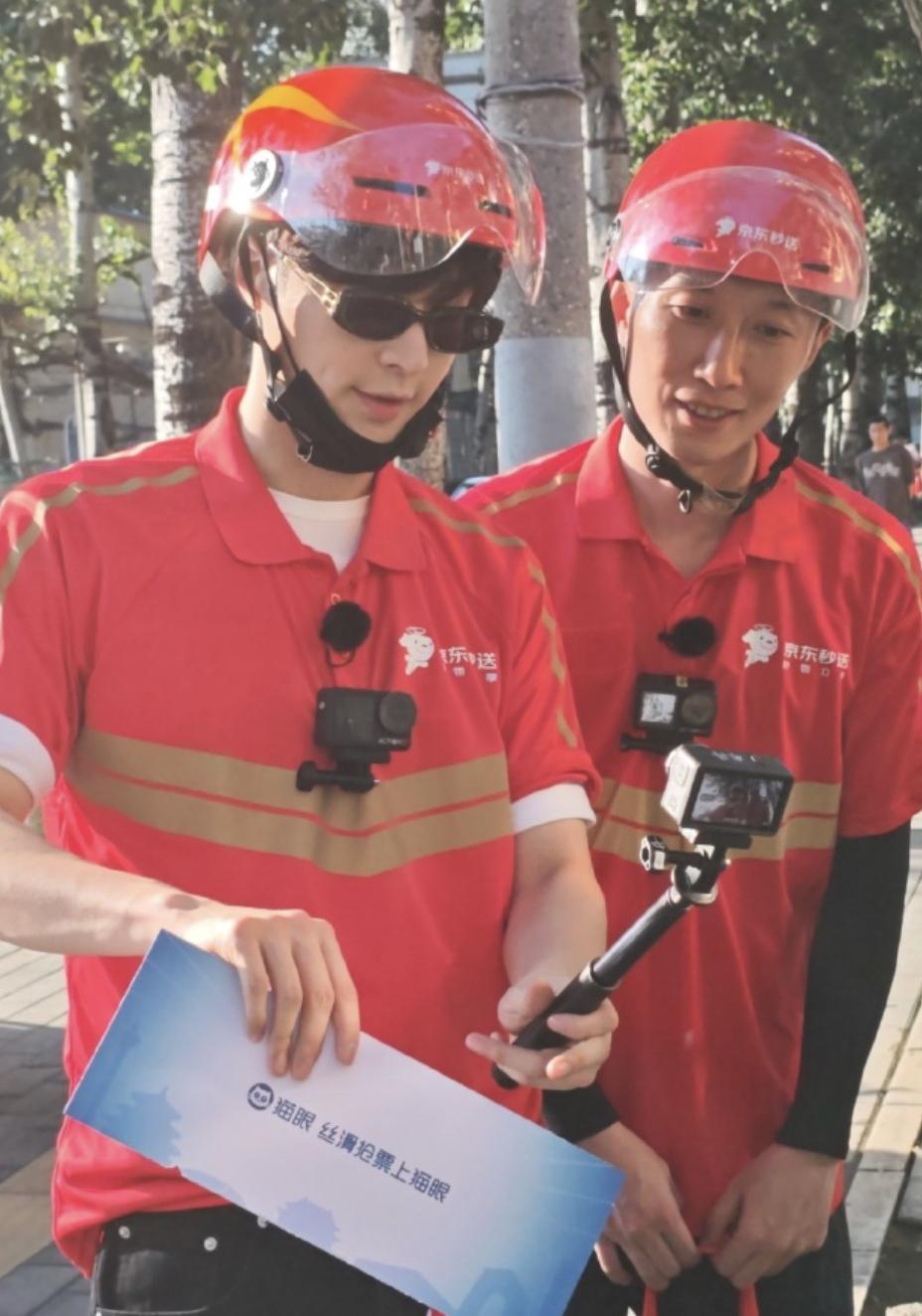 张艺兴跑去送京东外卖了？听说他亲自送的是自己的演唱会门票，还有来自于长沙的小