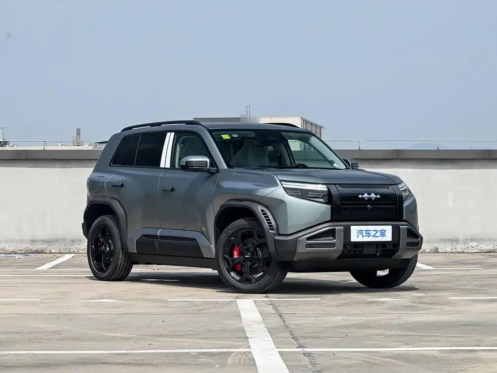 方程豹豹5城市版2026年8月推出，中型插混硬派SUV。车身尺寸489...
