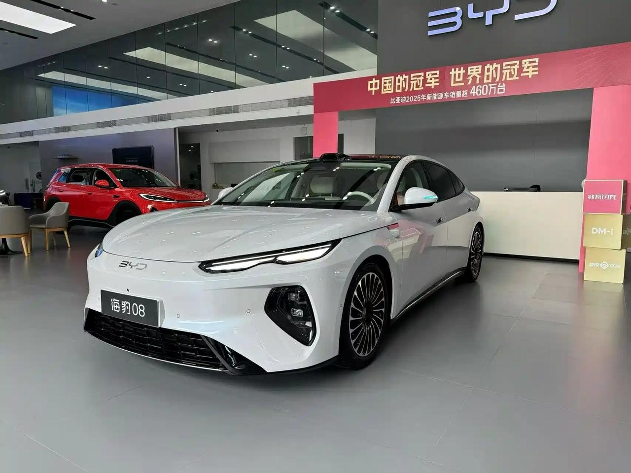 这次深度试驾完比亚迪海豹08，我最大的感受就是：这是一台彻底打破“大车难开、大车