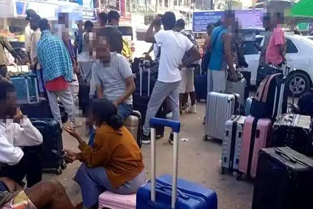 KK园区电诈人员开启再就业之路KK园区被捣毁后，周边的武装团伙纷纷抢夺园区内