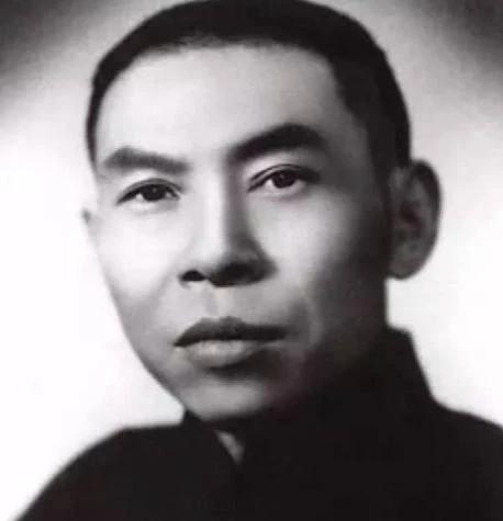 1928年，杜月笙发现妻子出轨，阴森地吩咐下去：“让她生不如死！”此后，妻子被幽