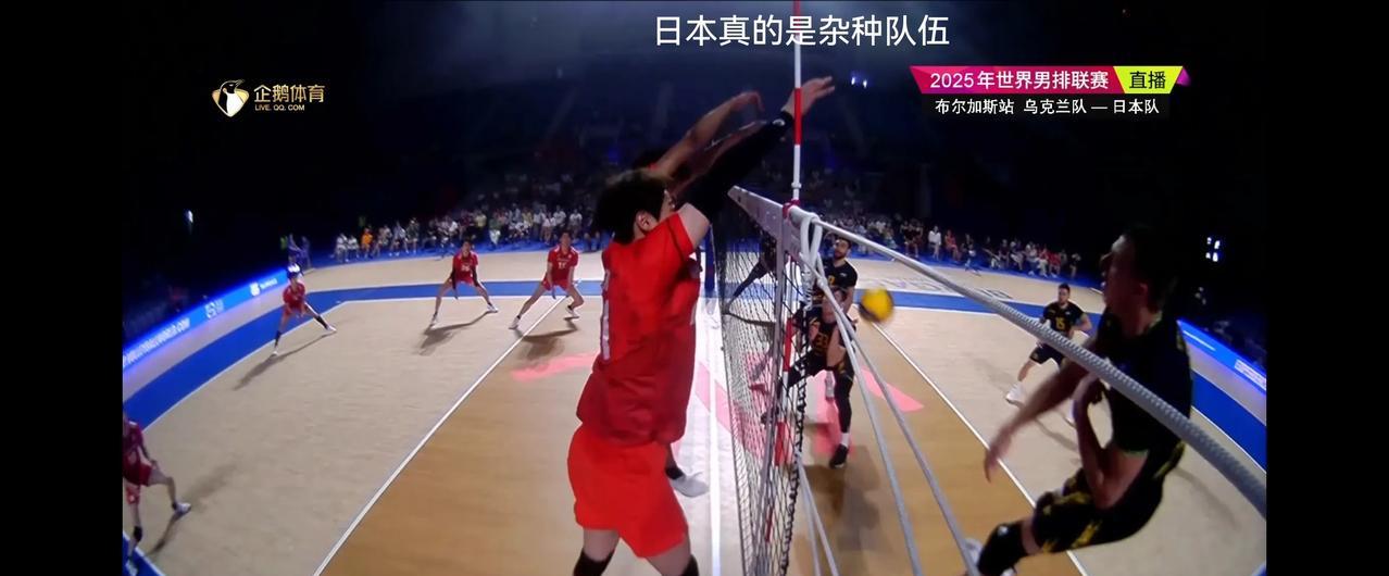 没想到日本男排在1-2落后乌克兰男排时，第四局25-22扳回关键一局，大比分2-