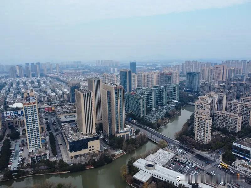 前几年在绍兴楼市那些房投也是损失比较惨重了。从2022年8月30日到2026年