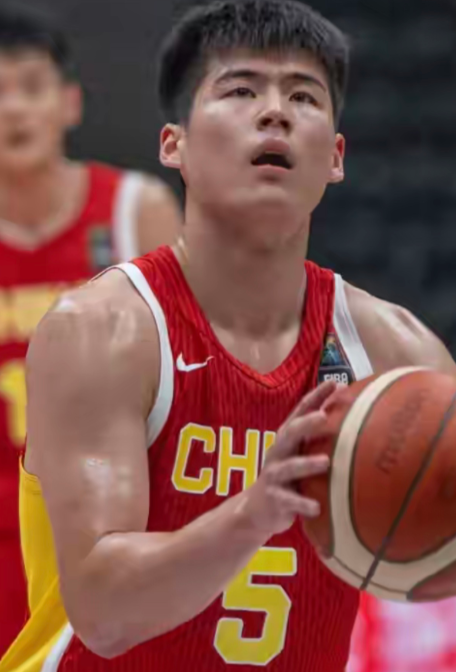 中国U19男篮4连败，最大的发现，不是张博源、朱正等人而是来自广东青年队的陈家政