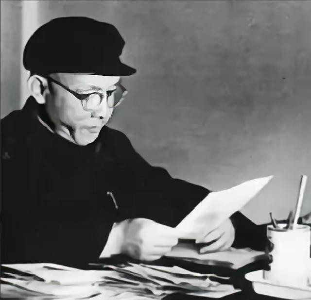 1952年，时任武汉市副市长周季方，接到了被开除党籍的处分决定。一个跟着红四方面