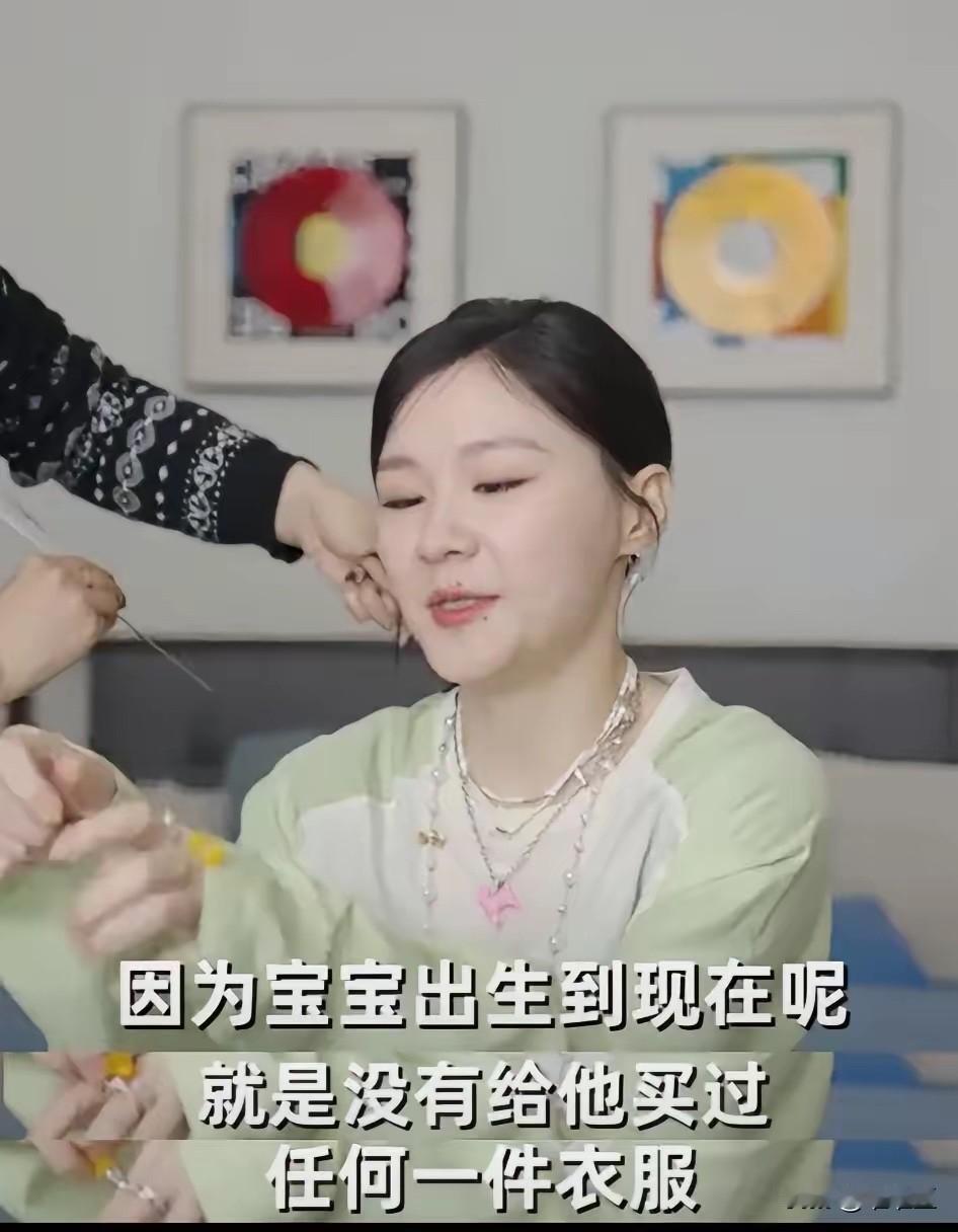 金靖：宝宝从出生到现在，我一件新衣服都没给他买过，穿的全是别人穿过的二手衣。