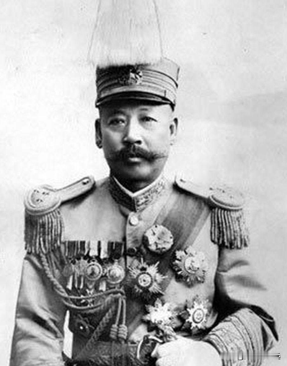 说起冯玉祥，很多人都将其归于直系，认为他是曹锟的部下，不过实际上两个人关系非常微