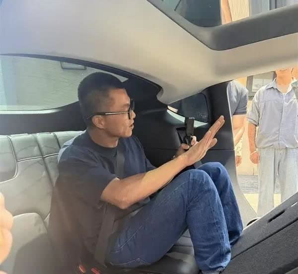 用户：“就这第二排跟第三排的空间，确定不是把用户当傻子？”车企：“哪那么多废