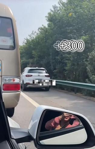 过年回家跑高速，顺便赚个一千多块油钱？这事听着离谱，但真有人做到了。2026
