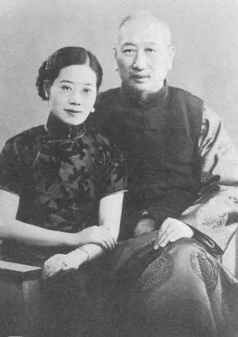 1900年，连生两胎女儿的朱环佩在孕期被丈夫威胁：如果再生出女儿的话，自己就去纳