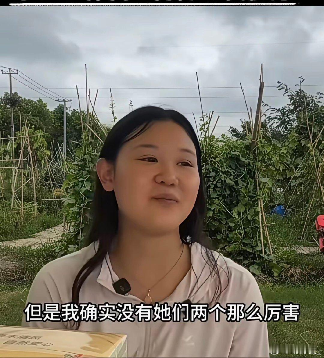 张家齐被问到，为什么没有代言找她，她说是因为自己没有那么火，要是有我的两个小姐妹那么火，我肯定代言也