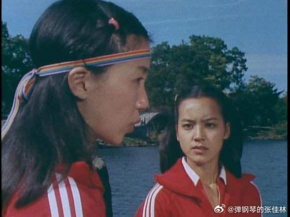 儿子最近辛苦，今天中午比赛完要看《功夫女足》，于是做好尴尬一个半小时的准备，没想