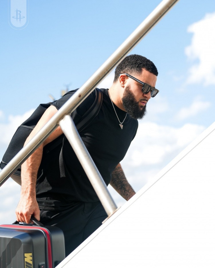 作为火箭队的主帅，乌度卡十分喜欢使用谢泼德。本赛季谢泼德场均出战时间达到了近26