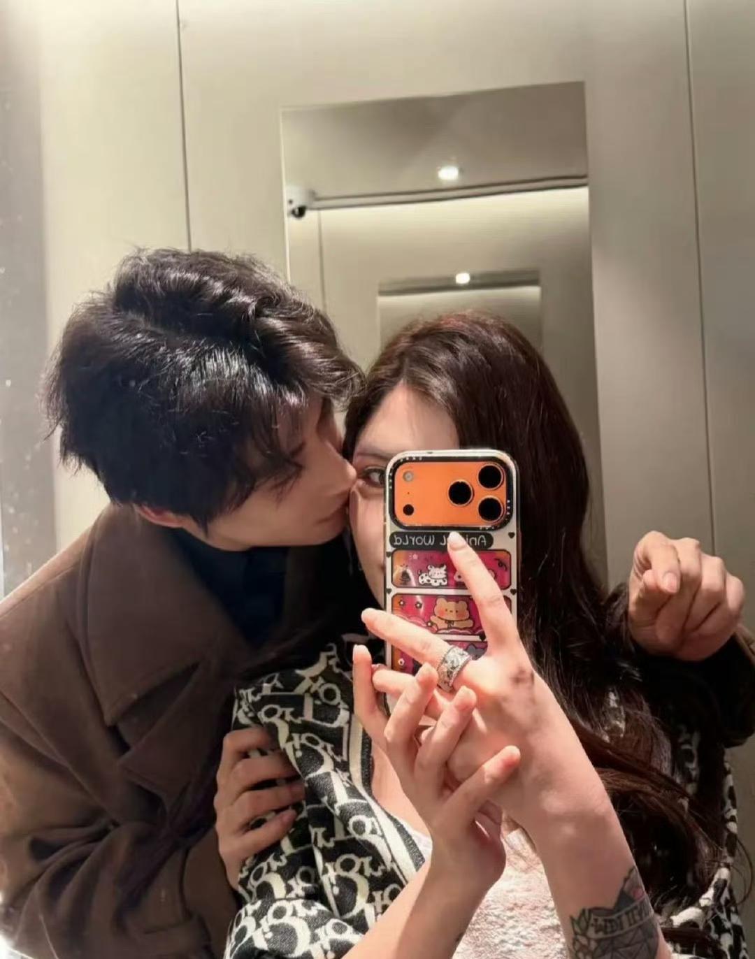 韩安冉，“女版”王思聪没跑了。4月25日，网红韩安冉高调冲上热搜，原来是公开了