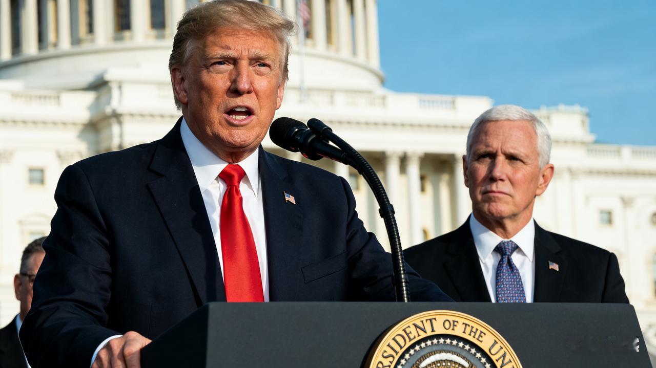 反转！美众议院搁置弹劾特朗普动议华盛顿国会山的投票厅里，电子计票器跳动的数