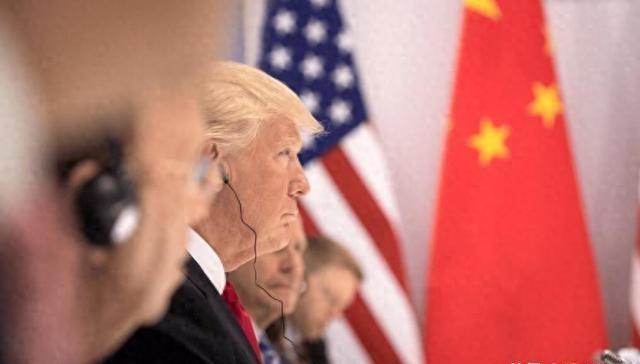 当华盛顿和北京正在为筹备牌桌而暗中发力时，一个根本没拿到入场券的岛国首相，却急得