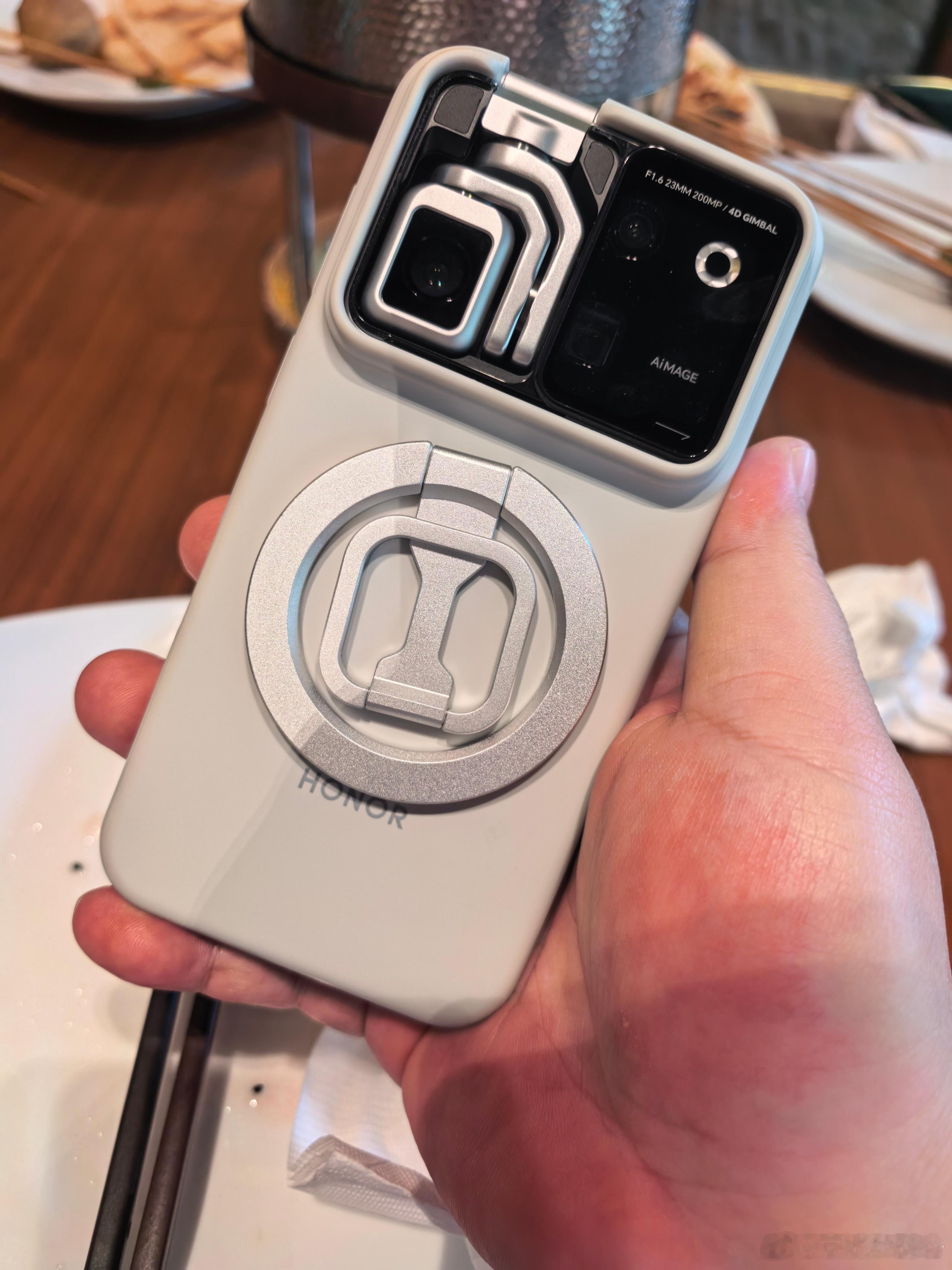 荣耀robotphone颜值也不错了！​​​