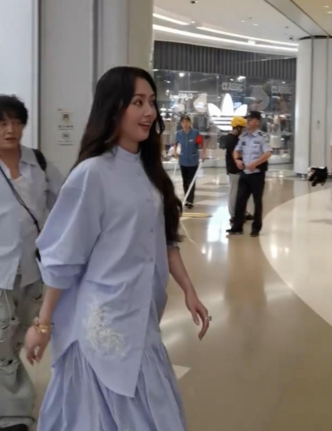 郭碧婷南昌非遗活动，越来越有富太感。郭碧婷出现在南昌，参加传统非遗活动。穿一身