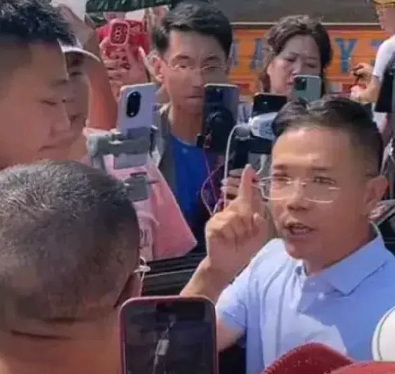 太难过了，太意难平了！结果出来了，看得出，李老师对这个结果相当的不满意！主播