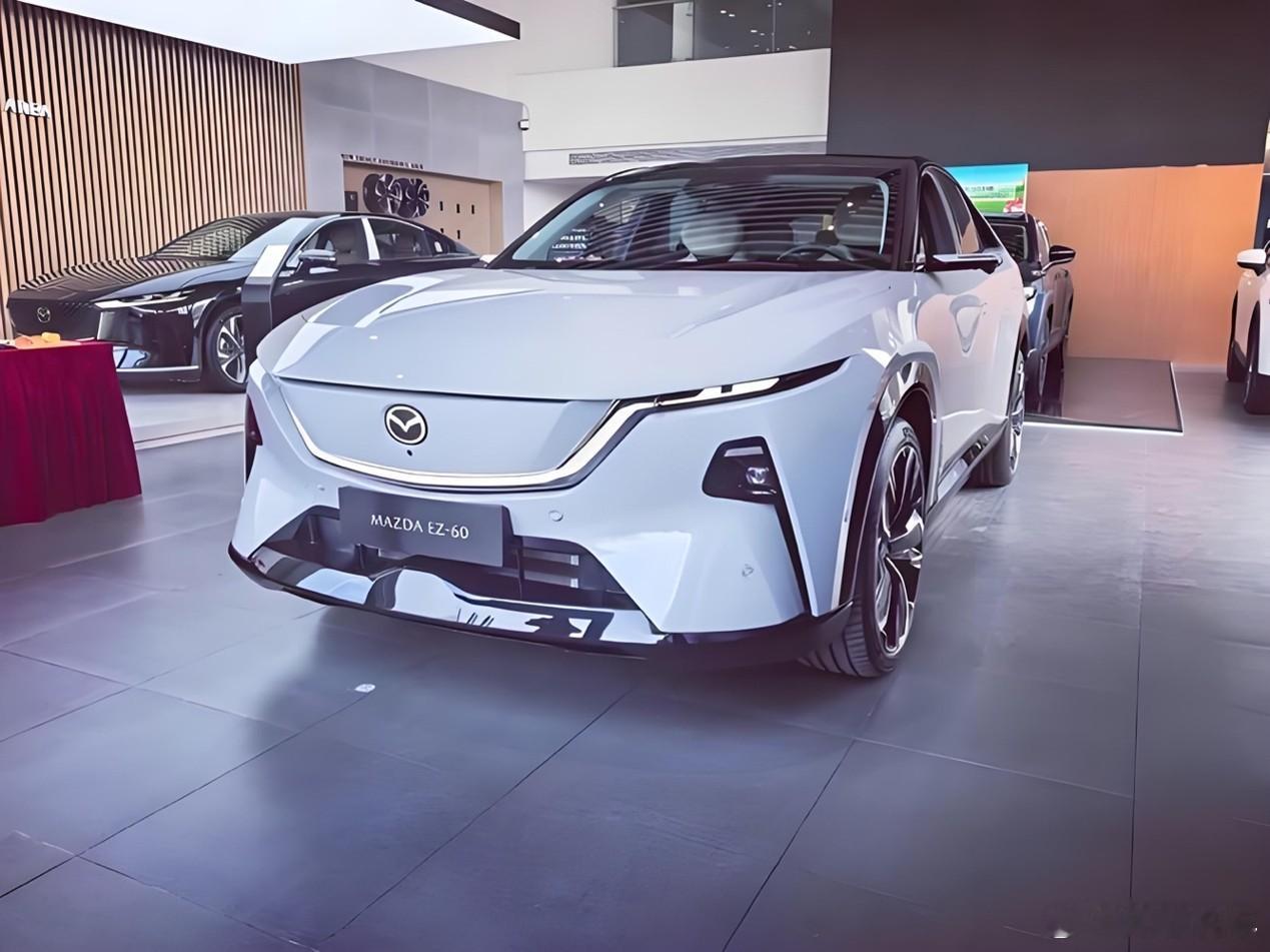 中型SUV11.99万起，6块大屏+百公里油耗不到6L，马自达要掀桌子？马自达
