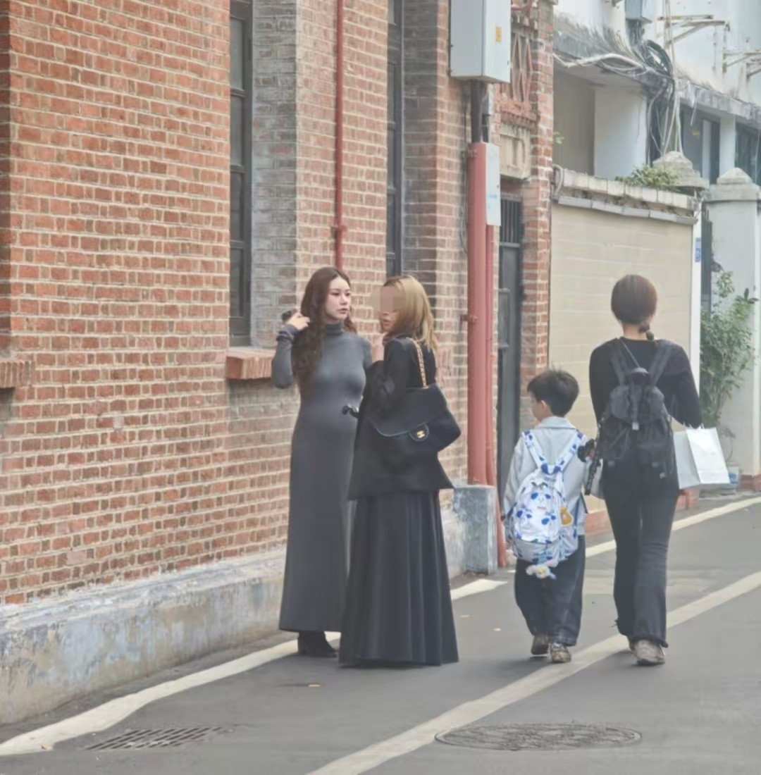 汪小菲一家最新同框，小玥儿长得不像大S，马筱梅卸货在即状态好