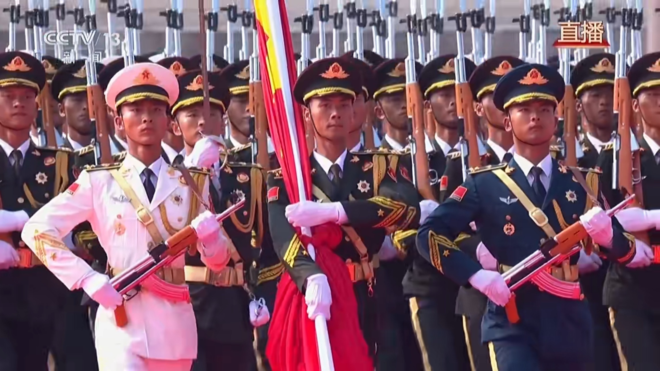 九三盛大阅兵开始了，开始了！看得我热泪盈眶！祖国万岁！愿世界，永远和平！​​​