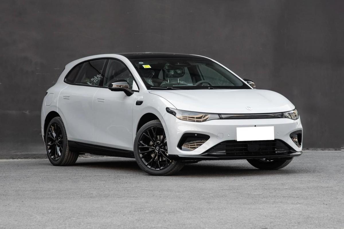 看了零跑Lafa5，我只想说，比亚迪海豚真该更新了！ 年轻人手握10万预算买