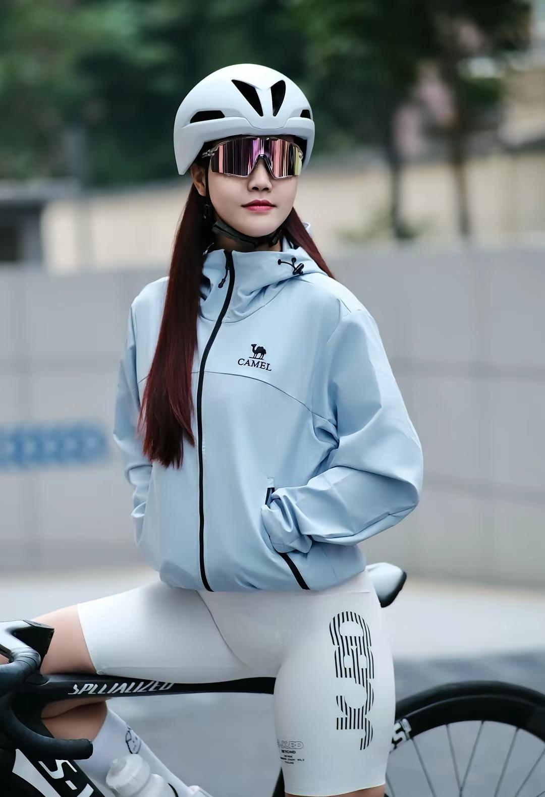 女生怎么穿紧身裤才好看