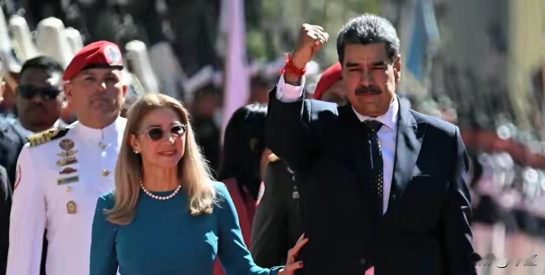 马杜罗从卧室被拖走？反常到离谱！这内鬼藏得有多深？CNN曝光的“马杜罗夫妇