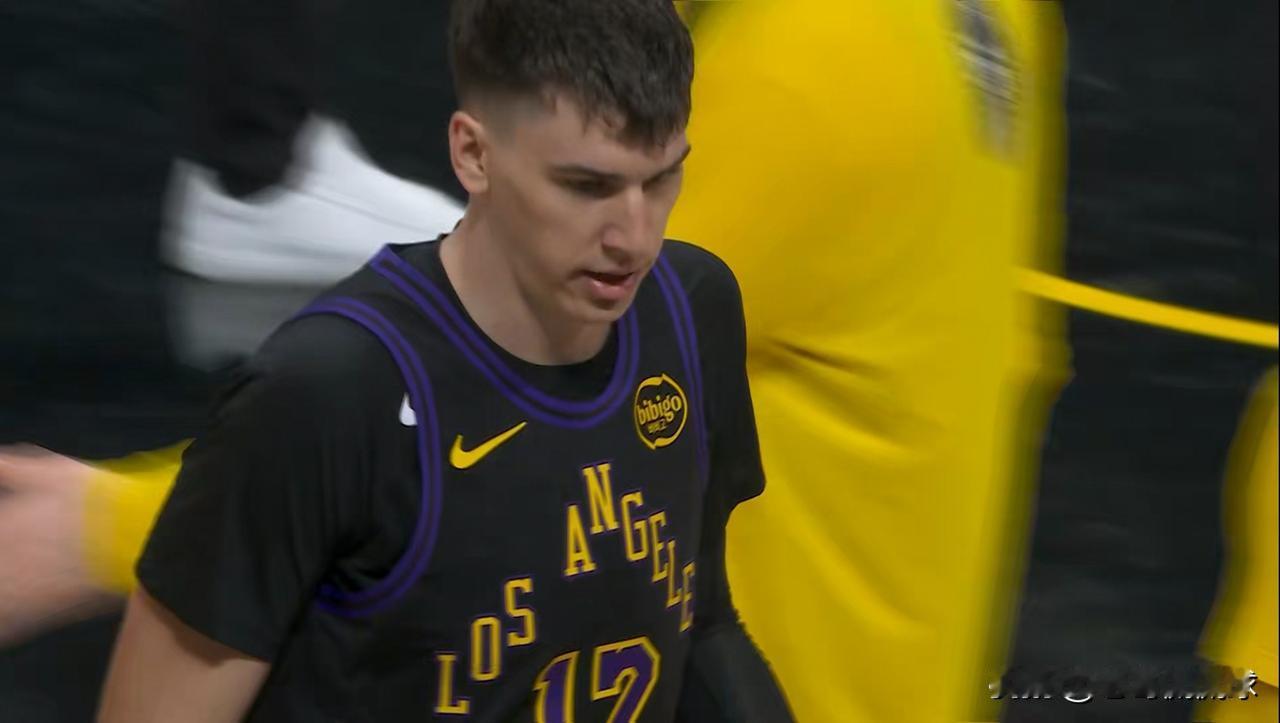 我强烈建议湖人主帅雷迪克弃用拉拉维亚！在今天湖人主场以109：110不敌魔术的比