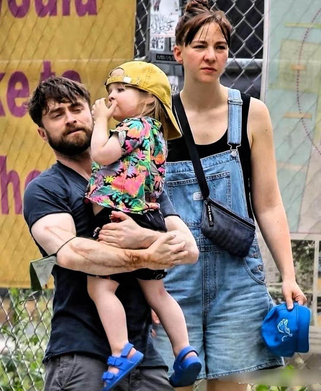 谁能想到哈利波特变成了霍比特，长大后的丹尼尔身高只有165cm，成为童星“长残”