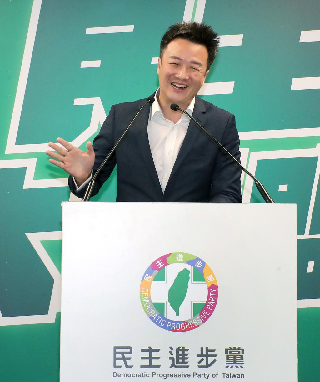 朱立伦提拔的李正皓：为何能从国民党青年领袖变成头号亲绿名嘴李正皓并非理念上循序