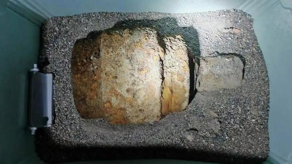 四川邛崃发生的这起事件，折射出民间对废旧爆炸物识别意识的匮乏。这枚重达20公斤的