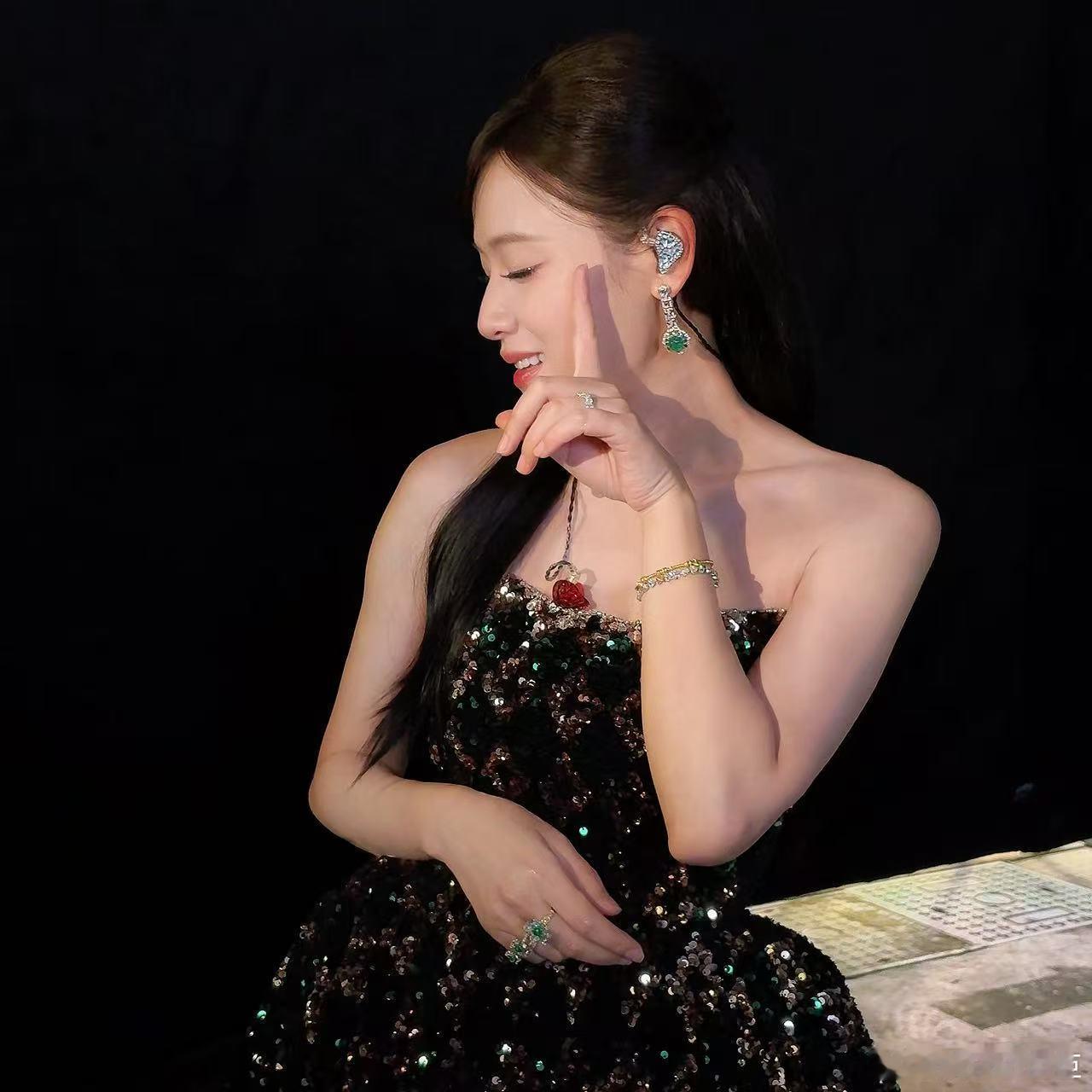 叶一茜孙怡训练室同框画面选歌这段互动真的很圈粉，叶一茜气场在线又会照顾人，瞬间