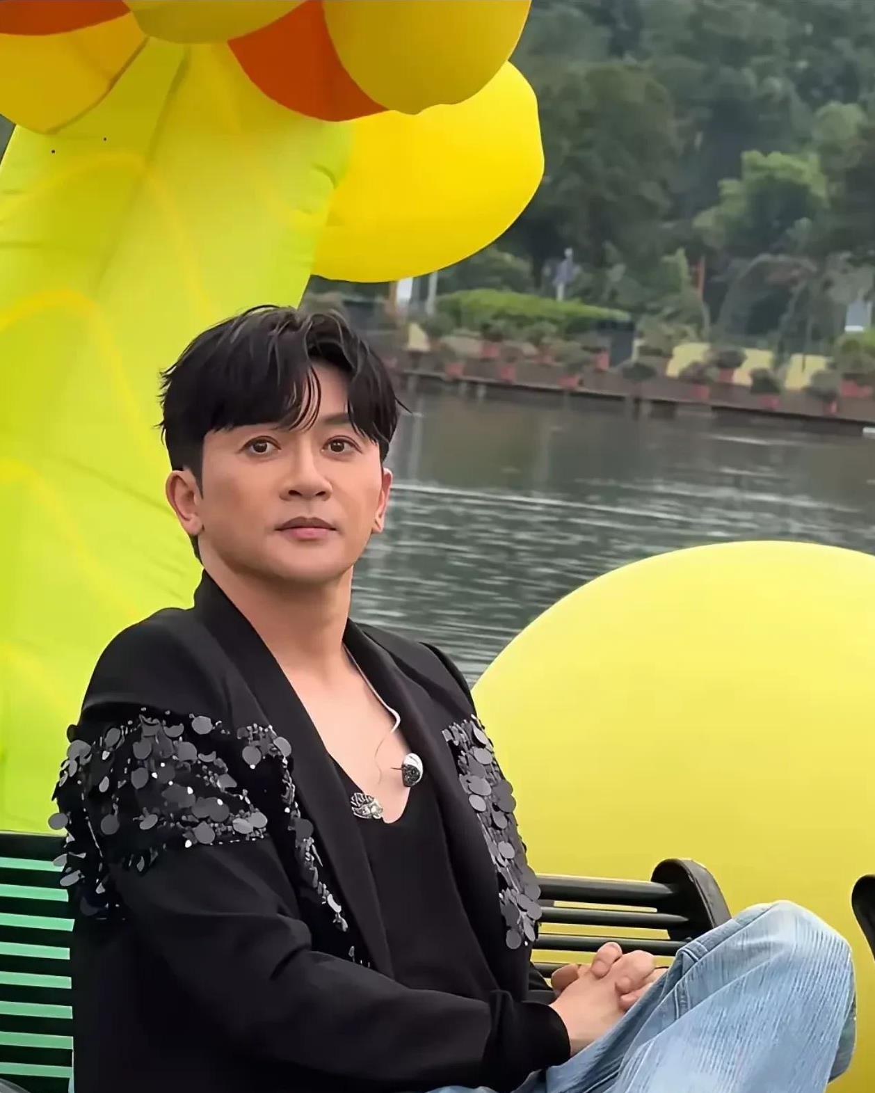 陈志朋“归正”，苏有朋却“画风突变”！小虎队的“变形记”还在更新！前阵陈志朋告