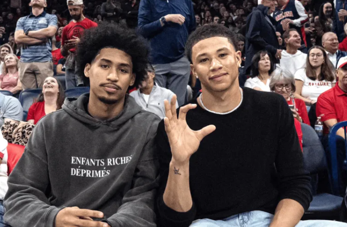 明日，马刺将在NBA杯比赛中对阵开拓者。根据球队更新的伤病报告，球队新秀迪伦-