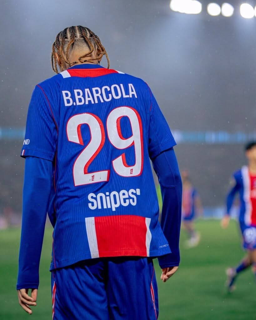 法国球迷俱乐部🚨布拉德利·巴尔科拉🇫🇷身披巴黎圣日耳曼球衣：⚽️