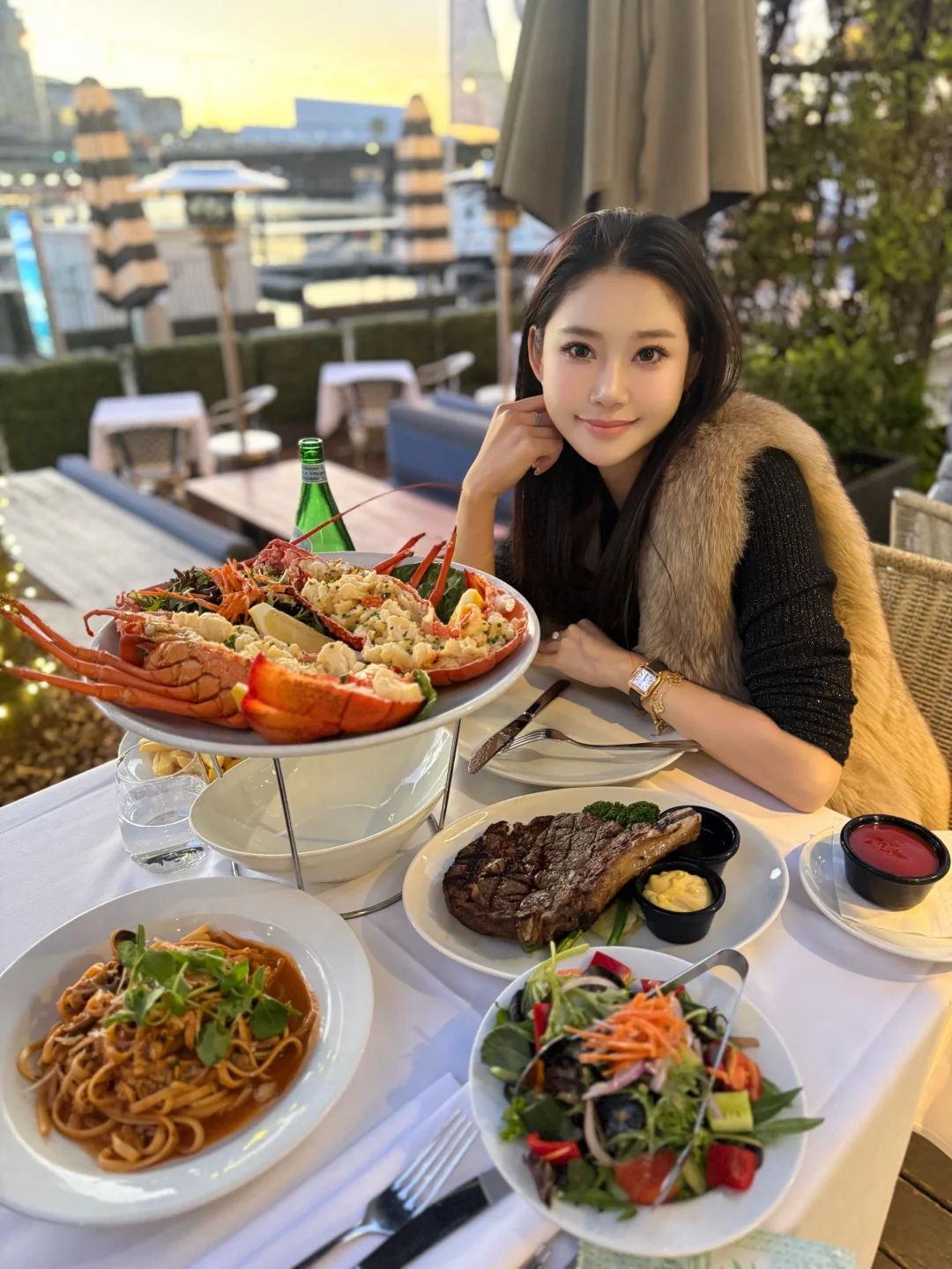 🎂 本以为今年生日剧本： 	 吃饭、拍照、收礼物、吹蜡烛。 	 现实...