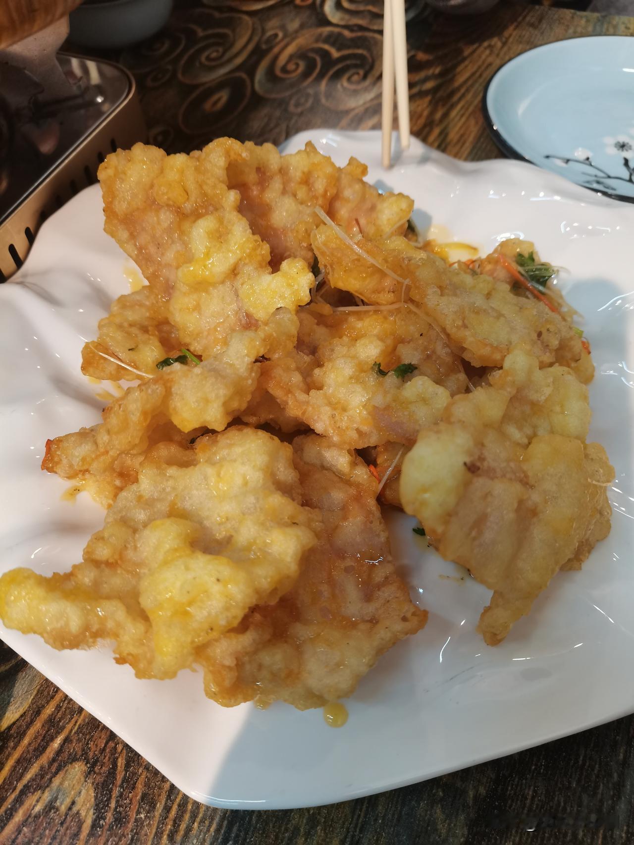 东北杀猪菜，锅包肉，味道杠杠的，这家的锅包肉酸甜酥脆，应该是我吃过锅包肉当中最好