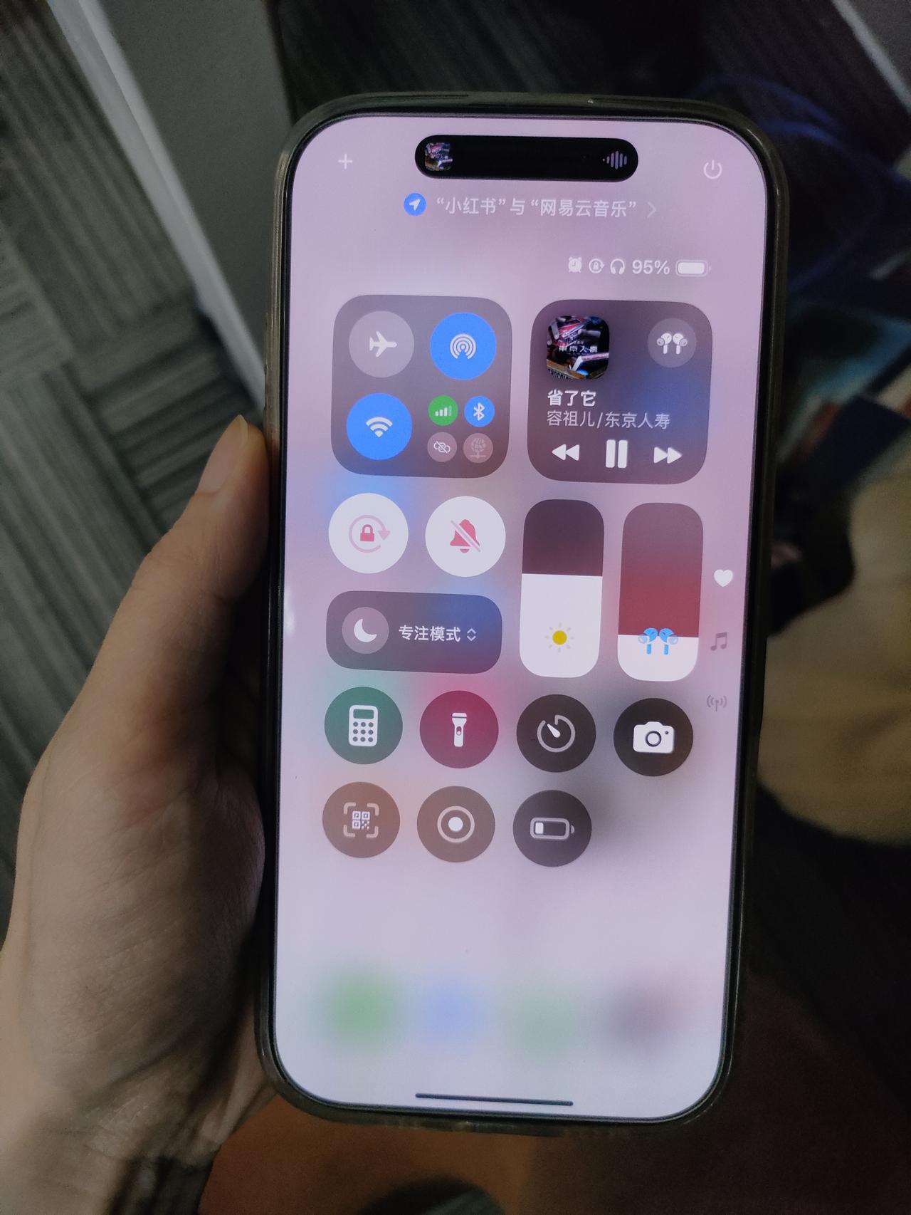 谁家旧iPhone升级iOS26了？突然发现，身边真的好多朋友还是ios18