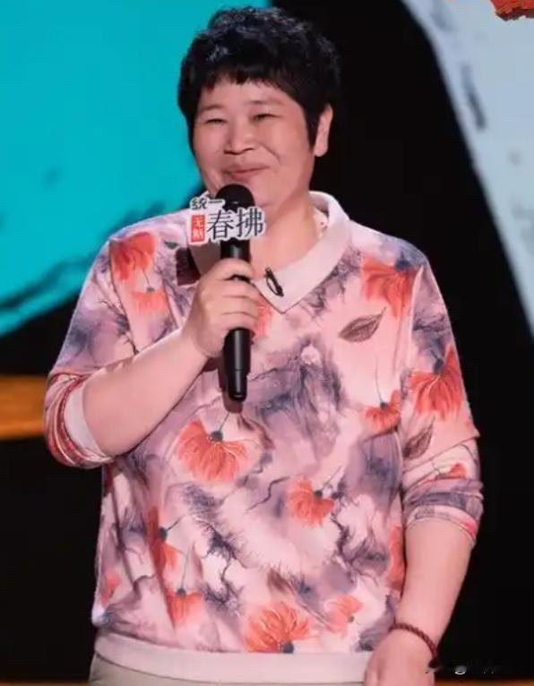 最狠的不是房主任被停演3个月。也不是她以后接不到商演。最狠的是，她用一句“你