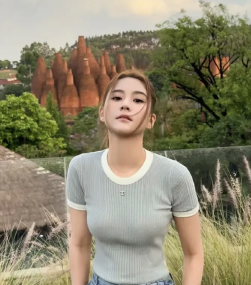 何超莲日常分享：看赌王千金的多彩生活