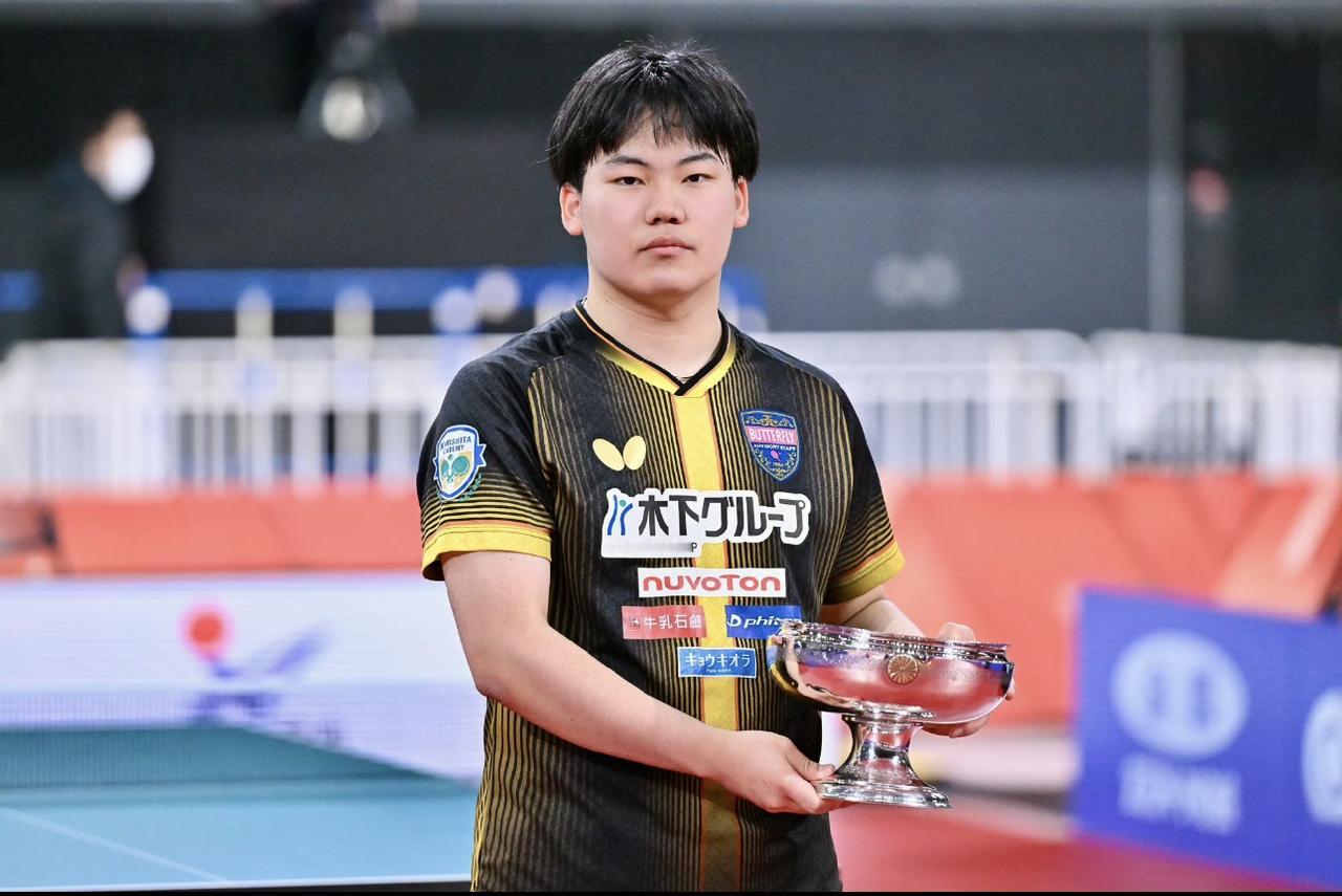 张本输松岛：赛后一句话值得国乒“警惕”张本说，去年和松岛辉空打的时候，主要是